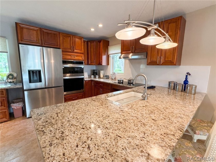 This lovely waterfront, remodeled, fully furnished, end unit - photo 8