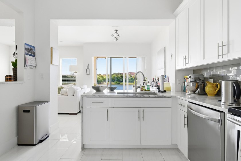Beautifully renovated two-story residence in the gated CitySide - photo 8