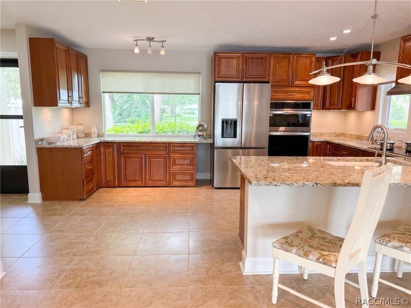 This lovely waterfront, remodeled, fully furnished, end unit - photo 9