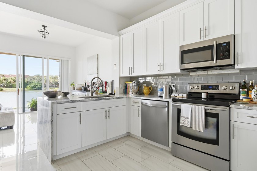 Beautifully renovated two-story residence in the gated CitySide - photo 9