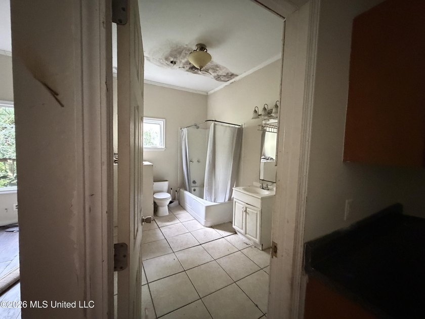 Investor Opportunity - Duplex with Income Potential This duplex - photo 18