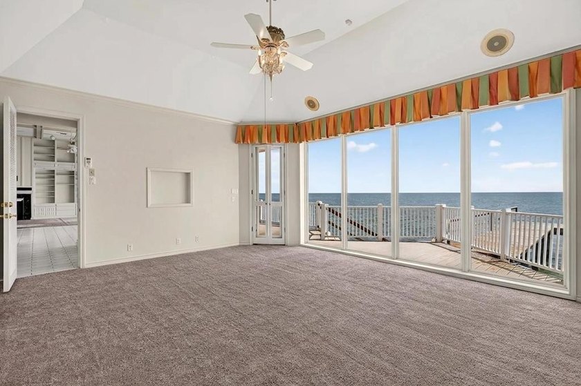 Perfectly positioned on the shores of Aransas Bay, this - photo 23