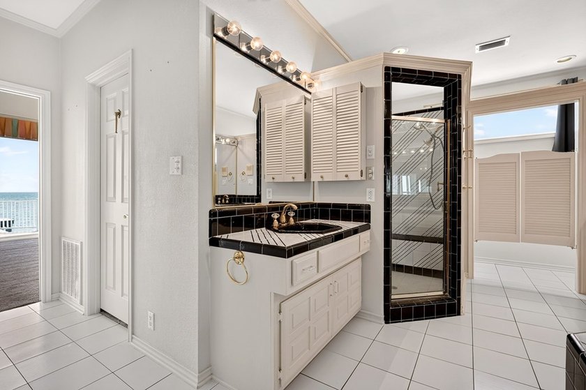 Perfectly positioned on the shores of Aransas Bay, this - photo 27