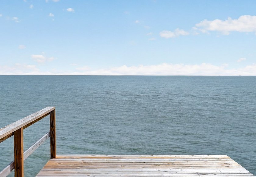 Perfectly positioned on the shores of Aransas Bay, this - photo 45