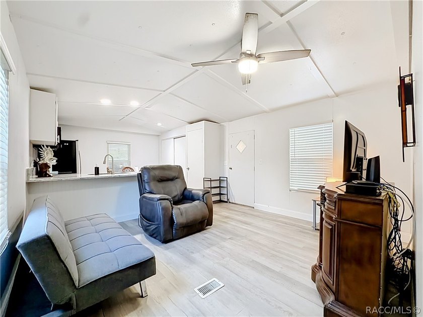 BACK ON THE MARKET due to the buyer having to cancel for - photo 8