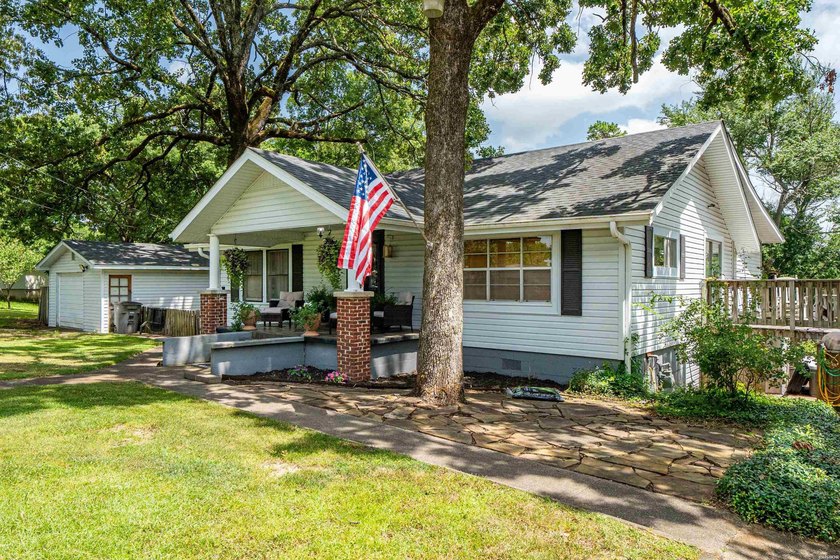 Spacious 5-bedroom, 3-bath home offering approximately 2,742+/- - photo 3