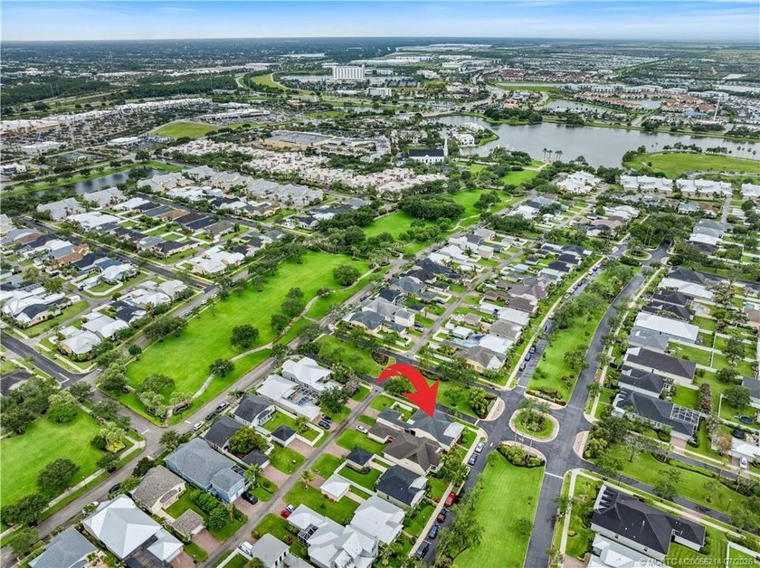 Perfectly positioned on a fenced corner lot in desirable Bedford - photo 3
