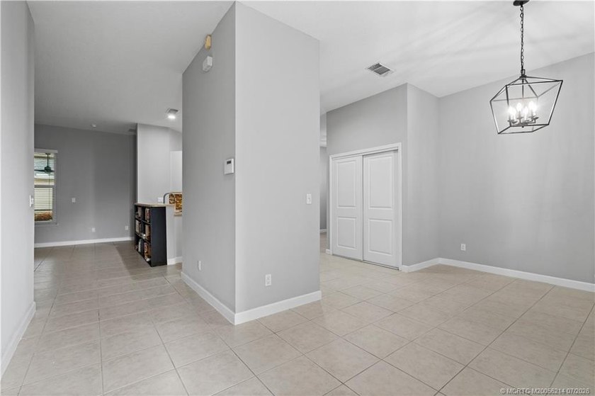 Perfectly positioned on a fenced corner lot in desirable Bedford - photo 7