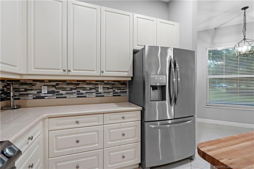 Perfectly positioned on a fenced corner lot in desirable Bedford - photo 10