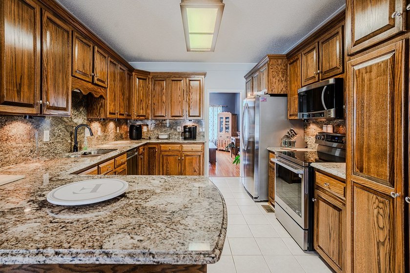 Welcome to this beautiful 3 bedroom 2 bath brick home located in - photo 14