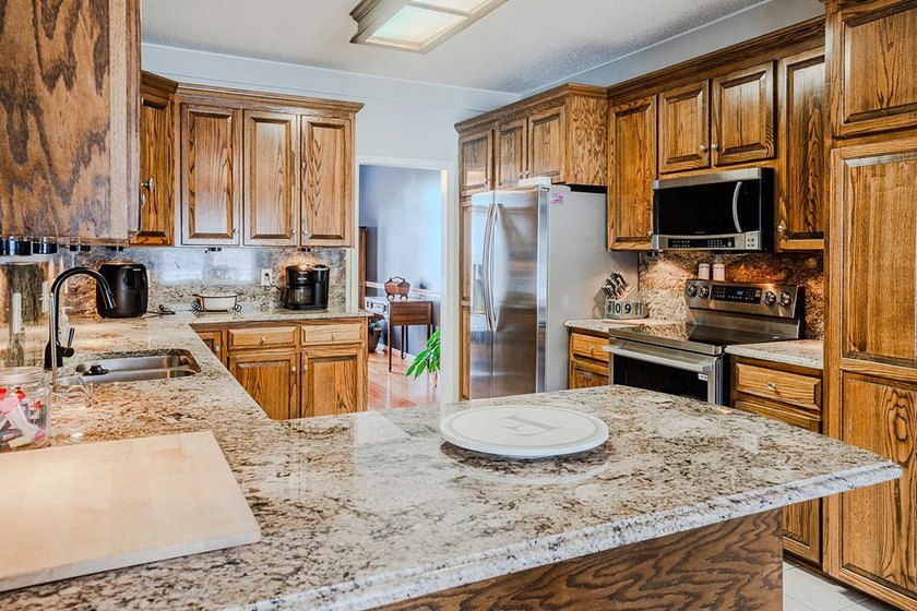 Welcome to this beautiful 3 bedroom 2 bath brick home located in - photo 15