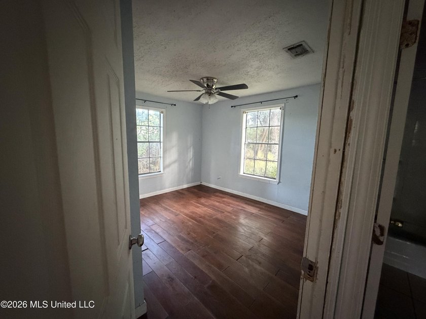 Investor Special - Fixer-Upper with Strong Potential in - photo 17