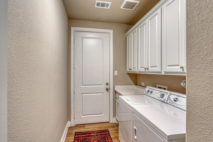 Like New, this incredible home located in the Lake LBJ community - photo 20