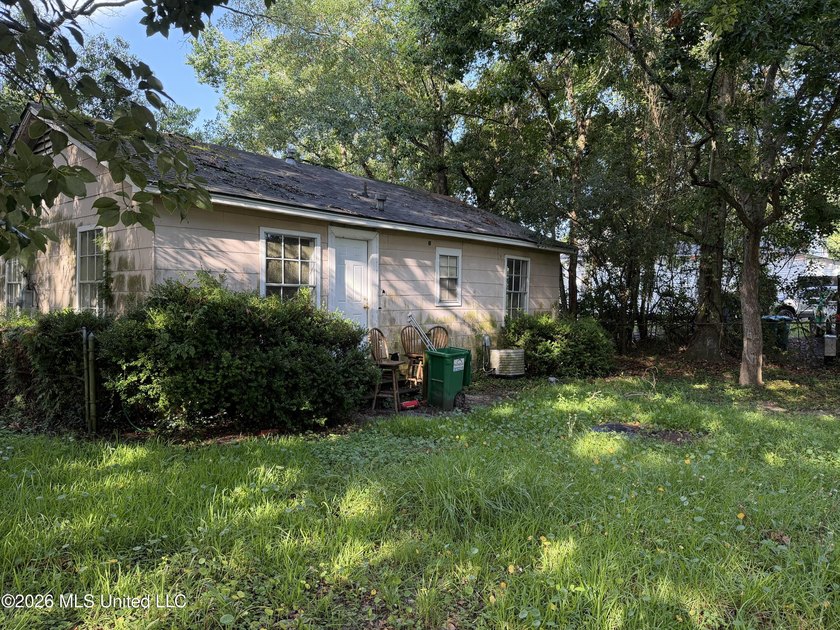Investor Special - Fixer-Upper with Strong Potential in - photo 24