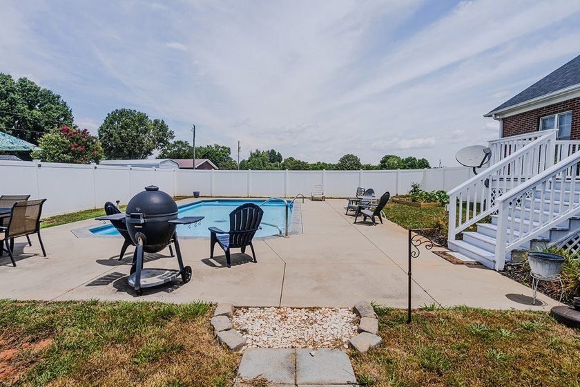 Welcome to this beautiful 3 bedroom 2 bath brick home located in - photo 39