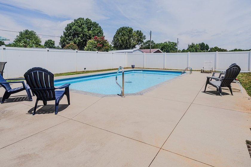 Welcome to this beautiful 3 bedroom 2 bath brick home located in - photo 40