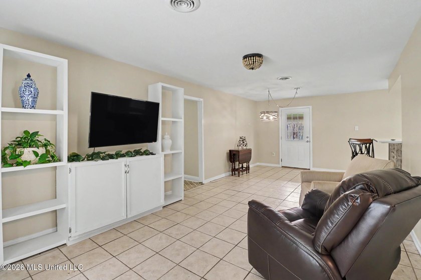 CHARMING HOME IN BILOXI! Only minutes from the beach, this home - photo 10
