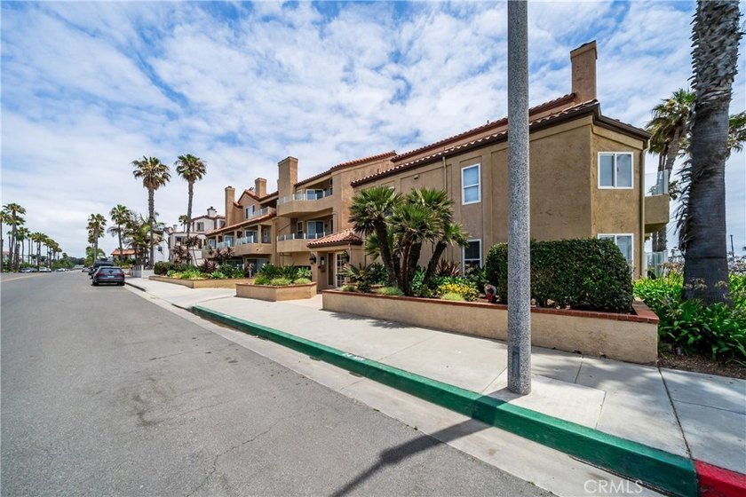 Welcome to coastal living at its finest. Perfectly positioned - photo 40