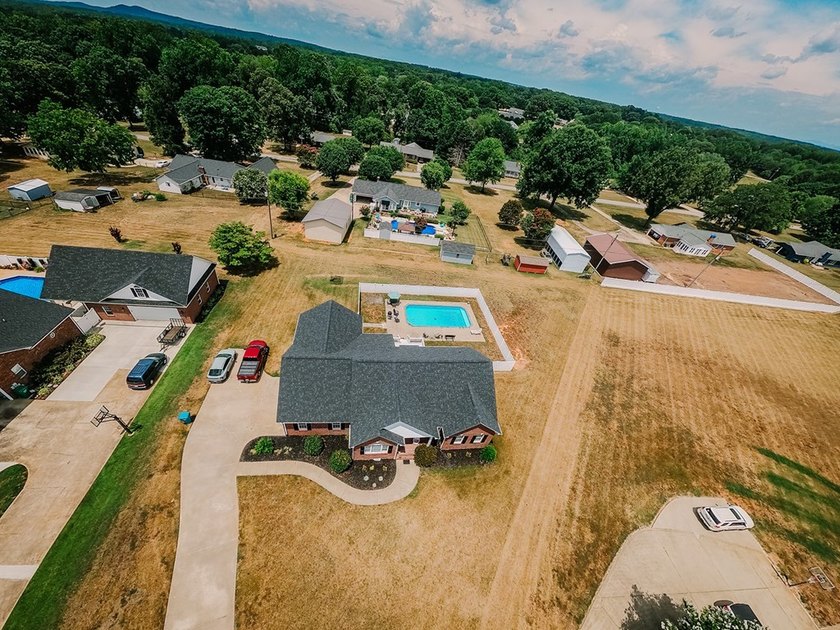 Welcome to this beautiful 3 bedroom 2 bath brick home located in - photo 47