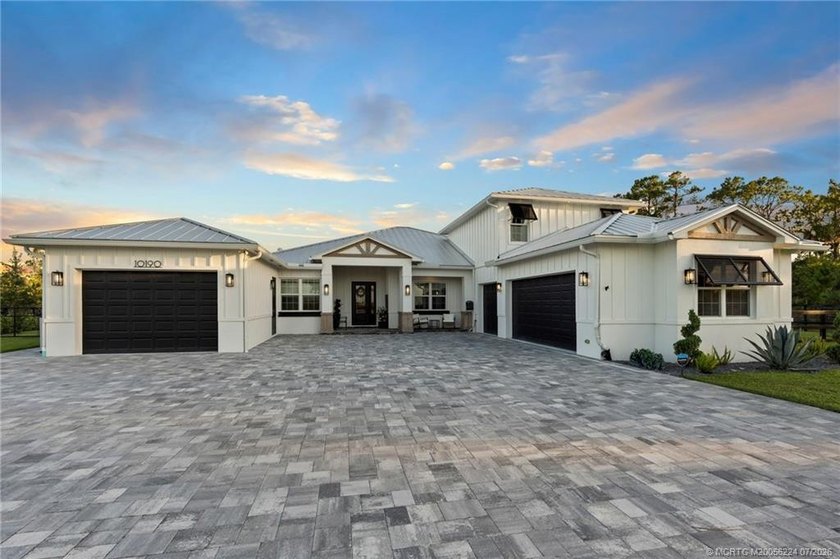 Experience the rare opportunity to enjoy luxury farmhouse living - photo 7