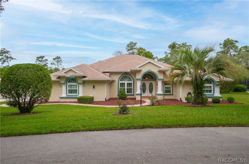 Welcome to this exceptional 2006 3-bedroom, 3-bathroom residence - photo 2