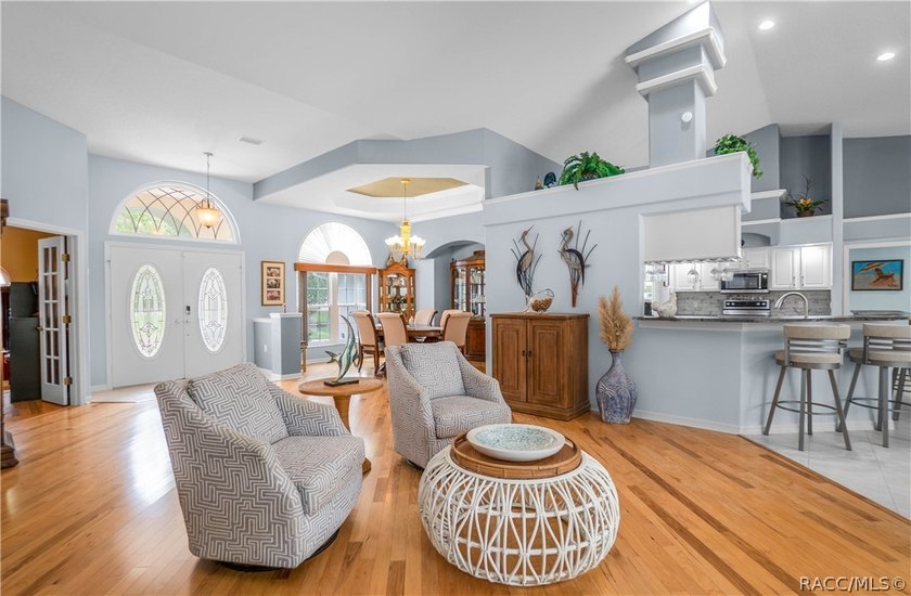 Welcome to this exceptional 2006 3-bedroom, 3-bathroom residence - photo 6