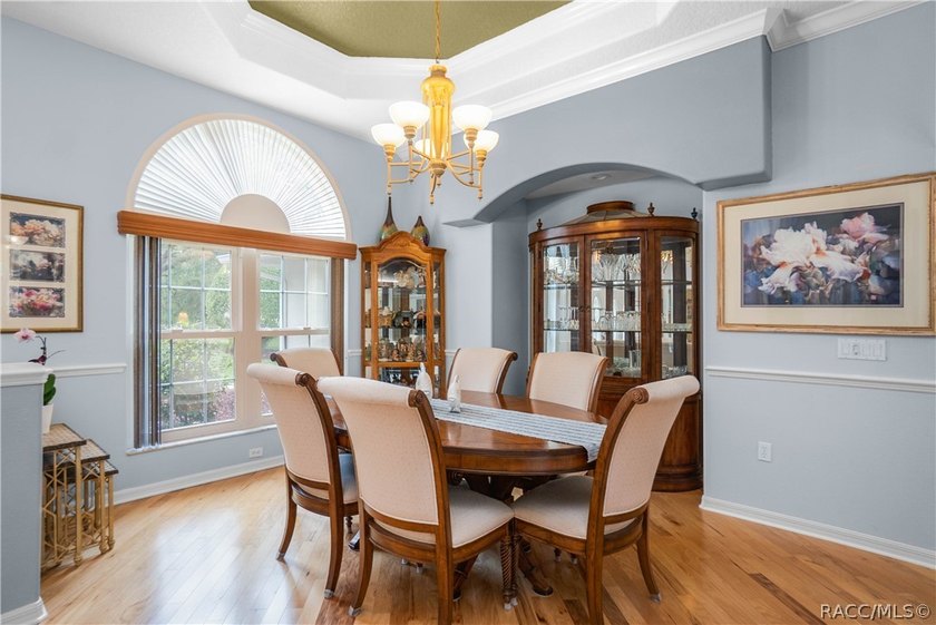 Welcome to this exceptional 2006 3-bedroom, 3-bathroom residence - photo 7
