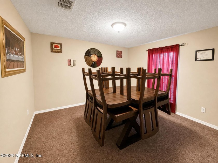 Spacious opportunity in a desirable Jacksonville location! Don't - photo 3