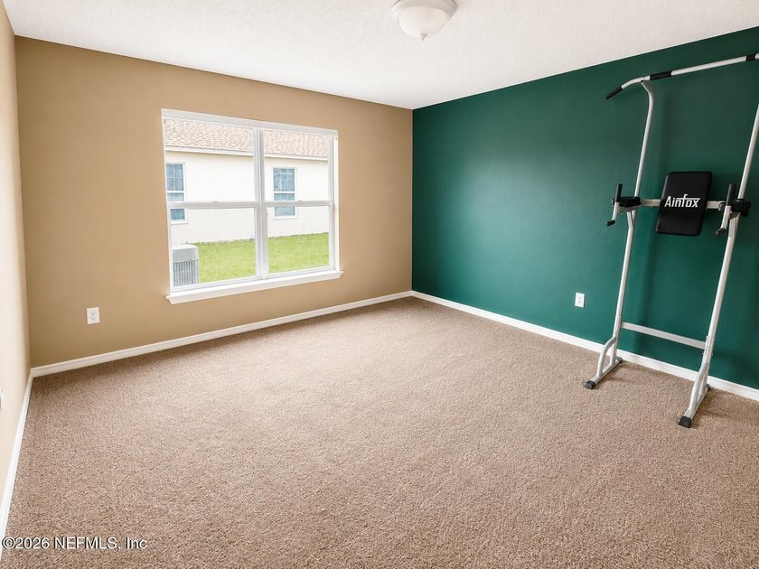 Spacious opportunity in a desirable Jacksonville location! Don't - photo 4