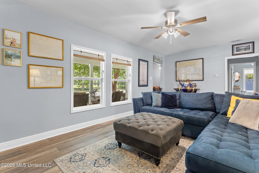 Location, location, location! This beautifully updated 3-bedroom - photo 7