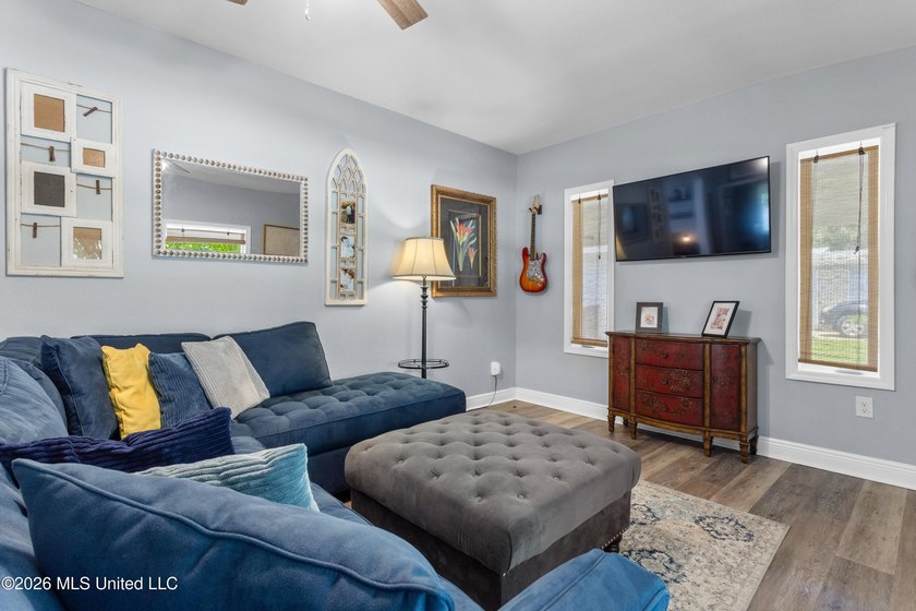 Location, location, location! This beautifully updated 3-bedroom - photo 9