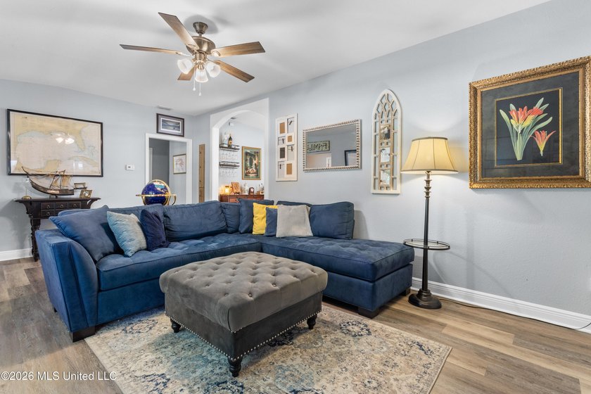 Location, location, location! This beautifully updated 3-bedroom - photo 10