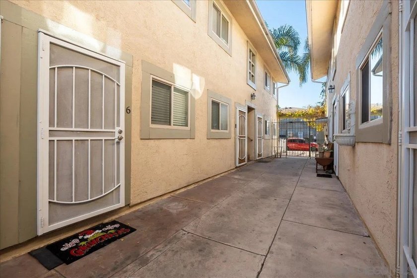 Motivated seller! SHORT SALE : Welcome to this updated 2-bedroom - photo 11