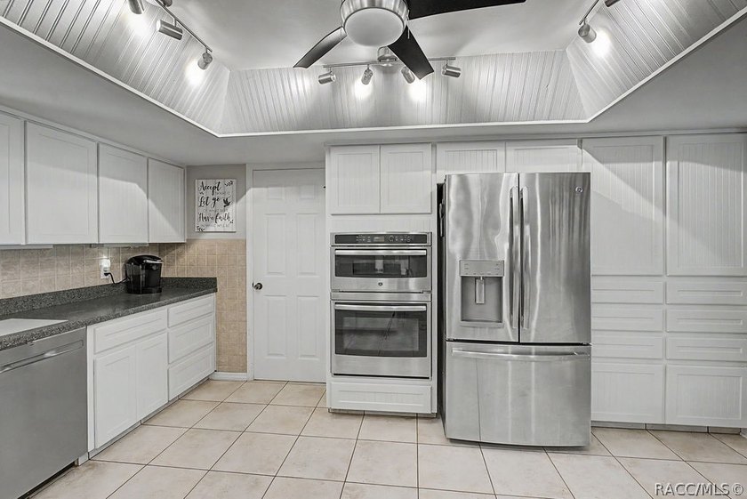 Welcome to your oasis in the heart of Citrus County! This - photo 14