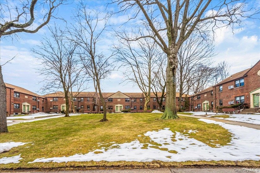 Welcome to this charming 2-bedroom, 1-bath garden apartment in - photo 20