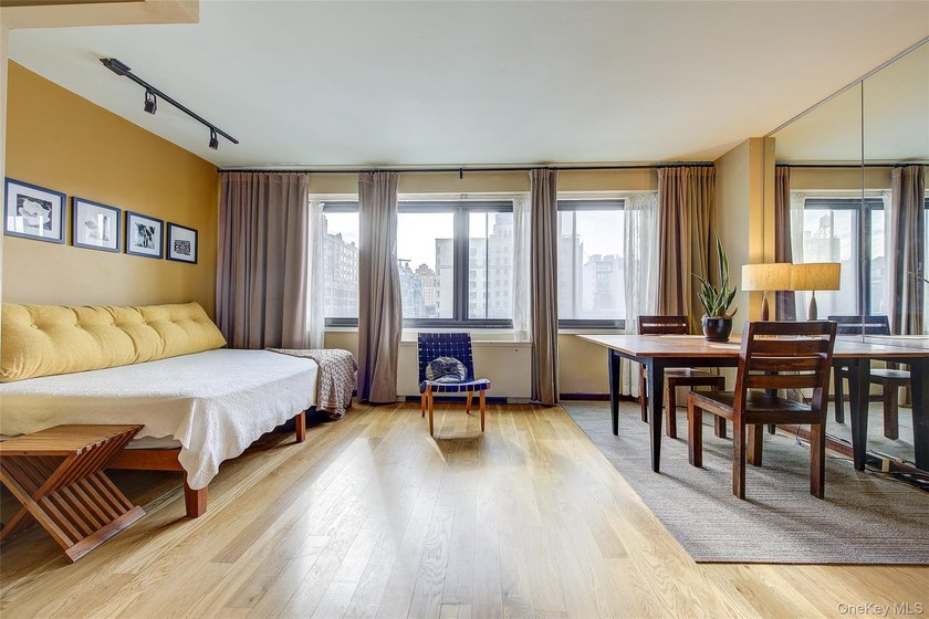 Price Improvement Sun-Drenched. Stunning. Sprawling. Welcome to - photo 2