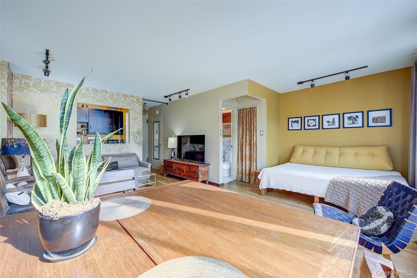 Price Improvement Sun-Drenched. Stunning. Sprawling. Welcome to - photo 4