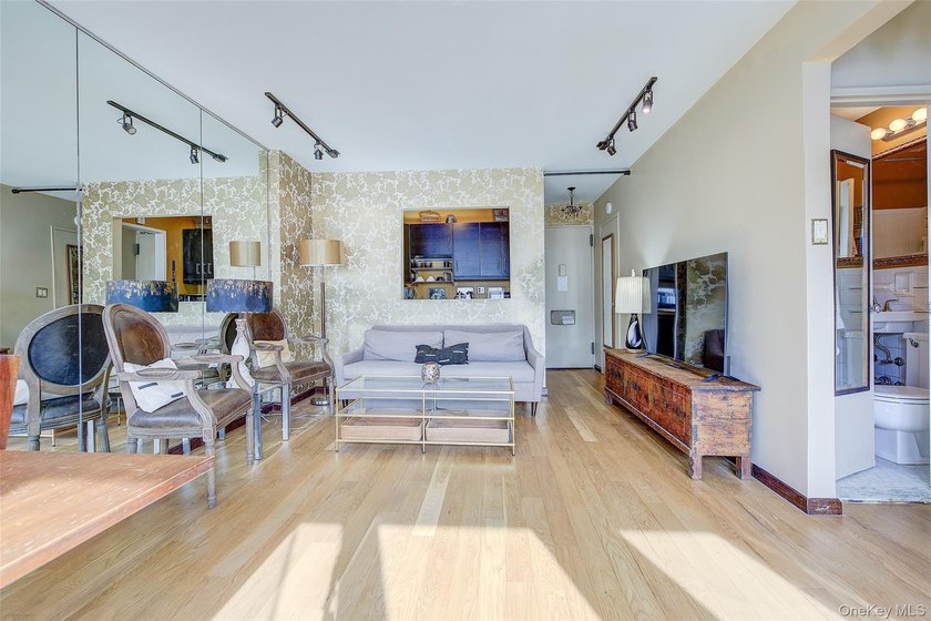 Price Improvement Sun-Drenched. Stunning. Sprawling. Welcome to - photo 6