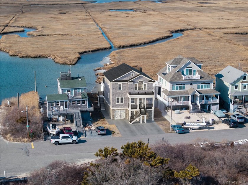 Welcome to 2 Cottage Walk in Gilgo Beach. Scheduled for - photo 6
