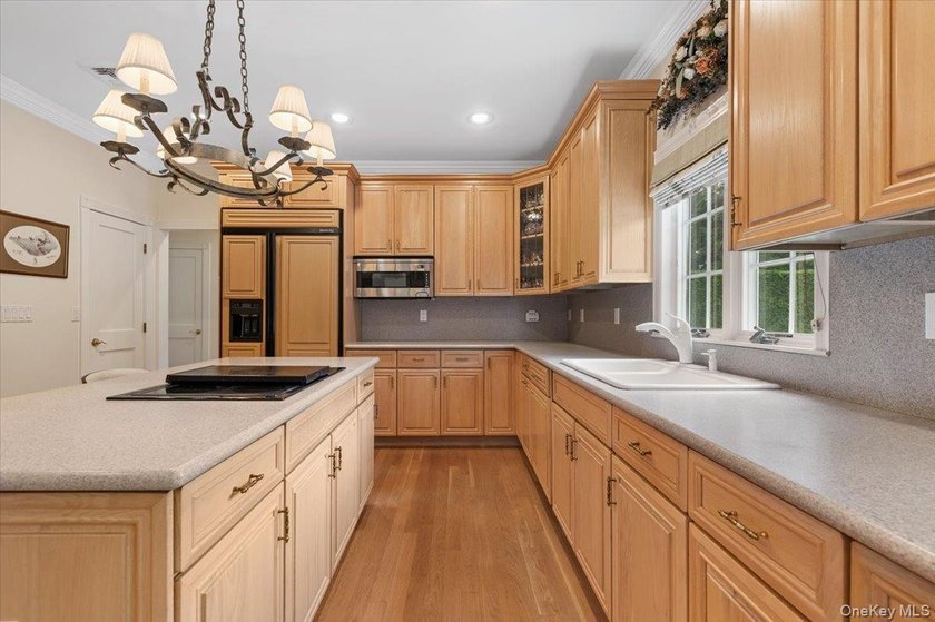 Welcome home to 6 Briana Court, a beautifully maintained - photo 12
