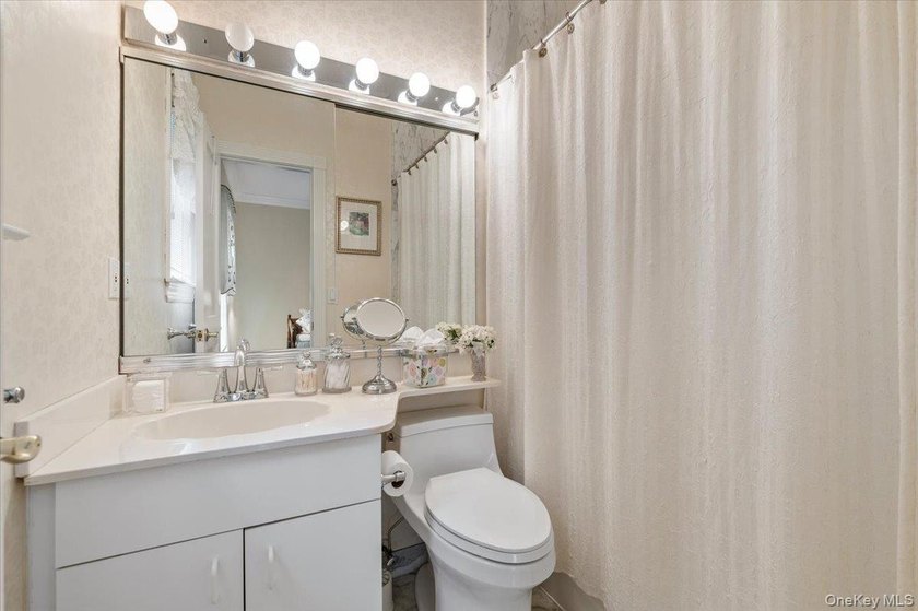 Welcome home to 6 Briana Court, a beautifully maintained - photo 20