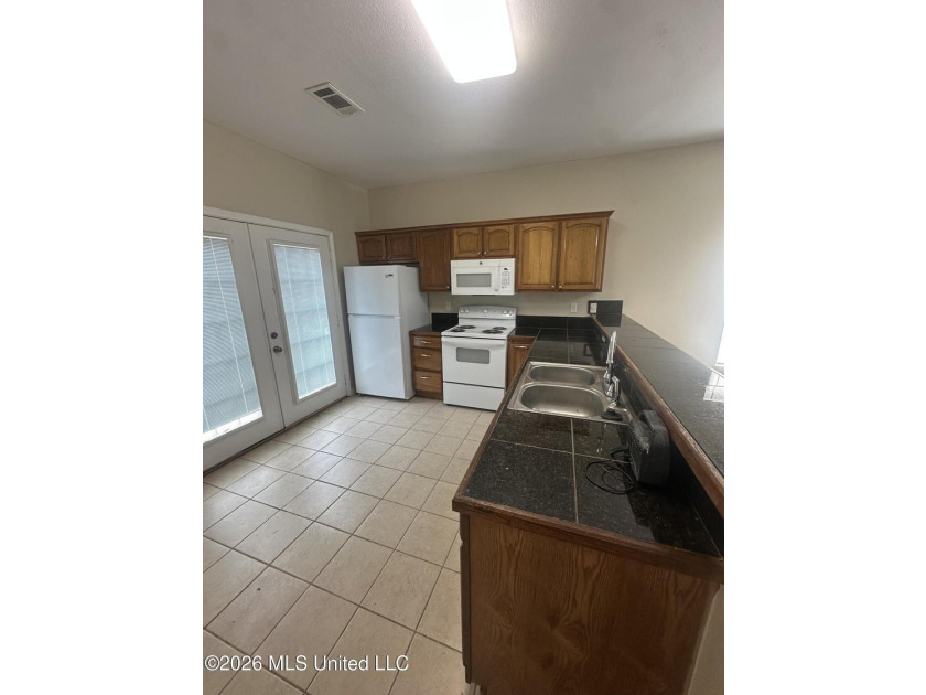 Welcome home to this beautiful 3-bedroom, 2-bath residence - photo 3