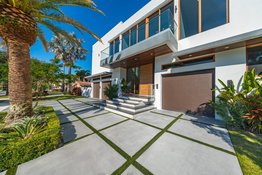 Experience unparalleled modern waterfront luxury in prestigious - photo 5