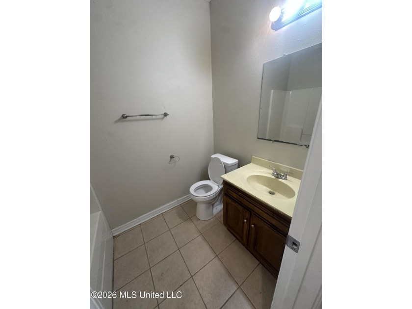 Welcome home to this beautiful 3-bedroom, 2-bath residence - photo 7