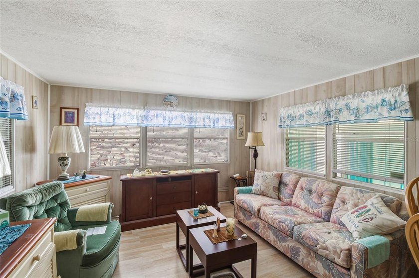 Welcome to this clean, well-maintained 1-bedroom, 1 bath home - photo 8