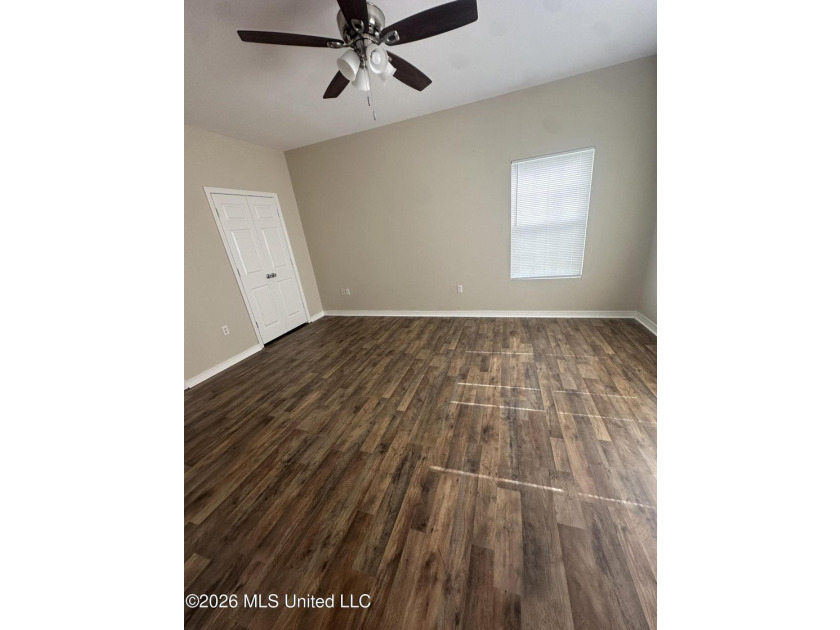 Welcome home to this beautiful 3-bedroom, 2-bath residence - photo 9