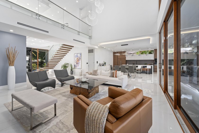 Experience unparalleled modern waterfront luxury in prestigious - photo 9