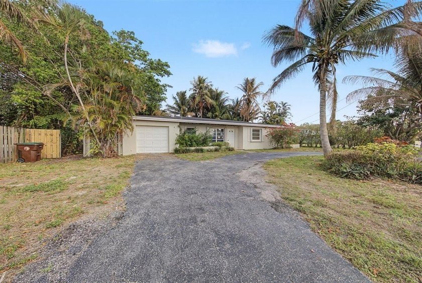 Welcome to an outstanding opportunity to own a true 3-bedroom - photo 2