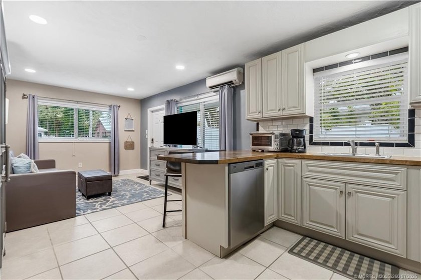 Beautifully updated triplex in one of Stuart's charming *Old - photo 6