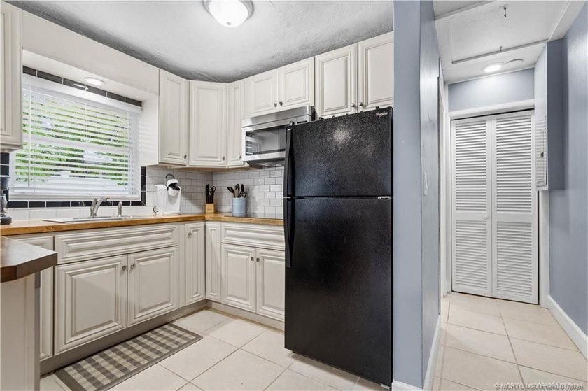 Beautifully updated triplex in one of Stuart's charming *Old - photo 7
